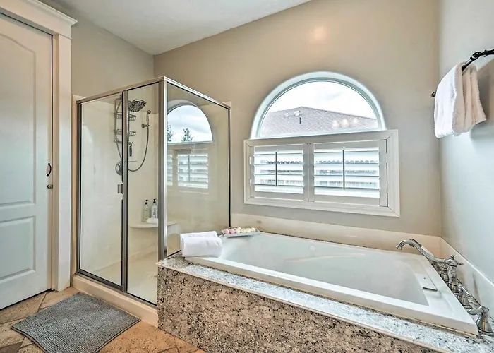 Family W/ Hot Tub & Playground Set Holiday home Bellemont