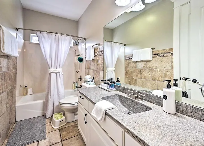 Family W/ Hot Tub & Playground Set * Bellemont