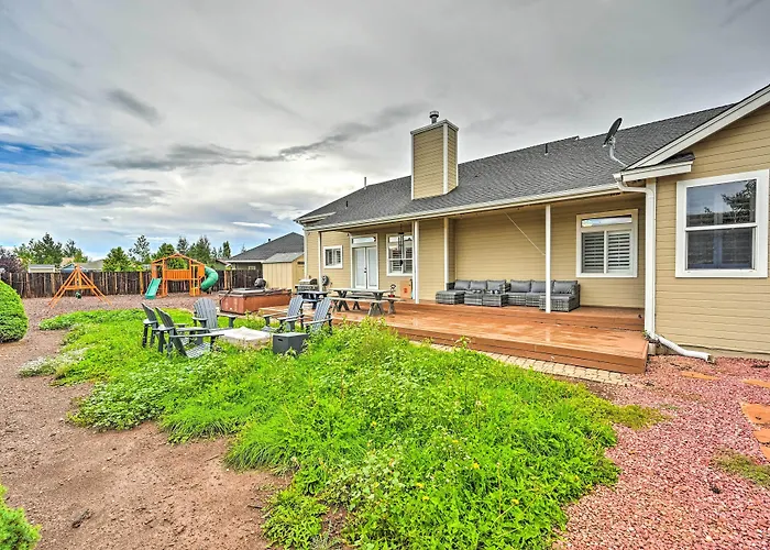Family W/ Hot Tub & Playground Set Bellemont